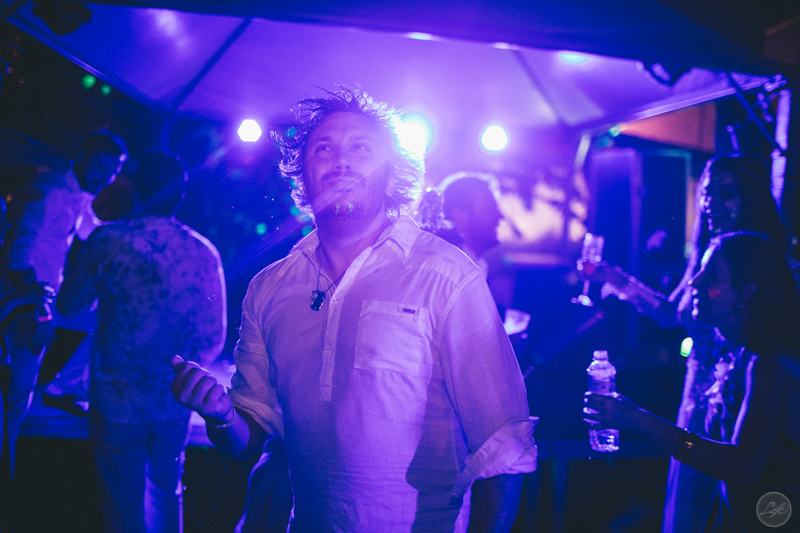 esta, party, wedding, destination wedding, casamento na praia, pé na areia, caraguatatuba, tabatinga hotel, dj tom volpato, esposo e esposa, fotografia espontanea