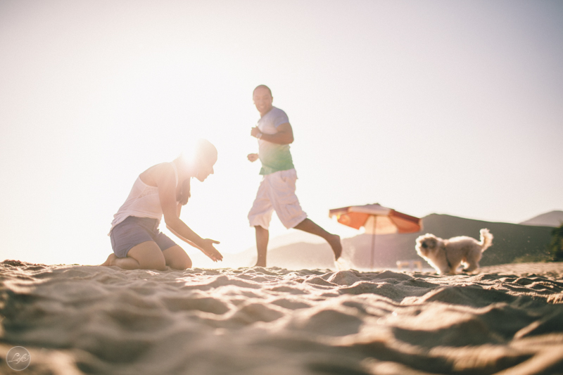 Ensaio fotografico espontâneo de casal, sessão pré casamento na praia, toque toque pequeno, noivos, bride and groom, yes i do