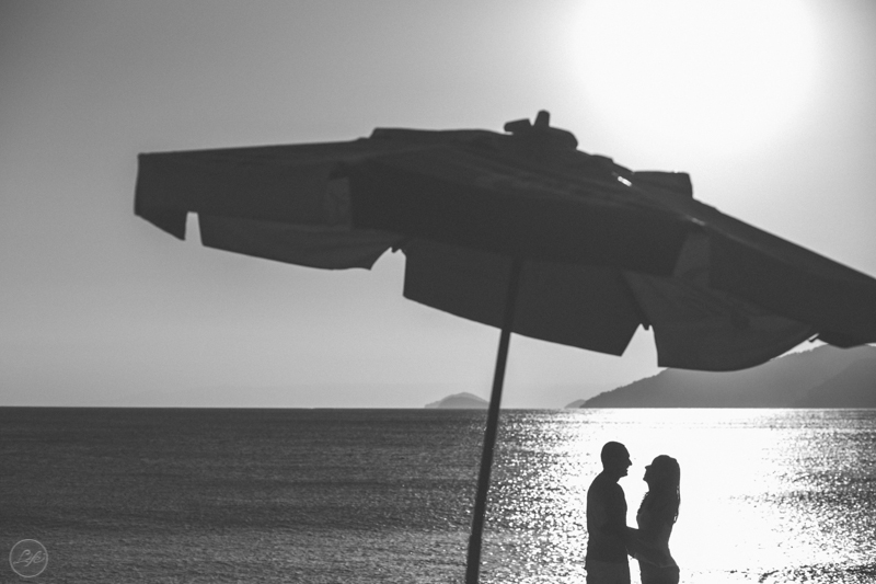 Ensaio fotografico espontâneo de casal, sessão pré casamento na praia, toque toque pequeno, noivos, bride and groom, yes i do