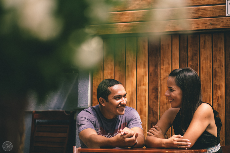 Ensaio fotografico espontâneo de casal, sessão pré casamento na praia, toque toque pequeno, noivos, bride and groom, yes i do