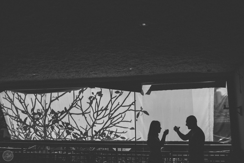 Ensaio fotografico espontâneo de casal, sessão pré casamento na praia, toque toque pequeno, noivos, bride and groom, yes i do