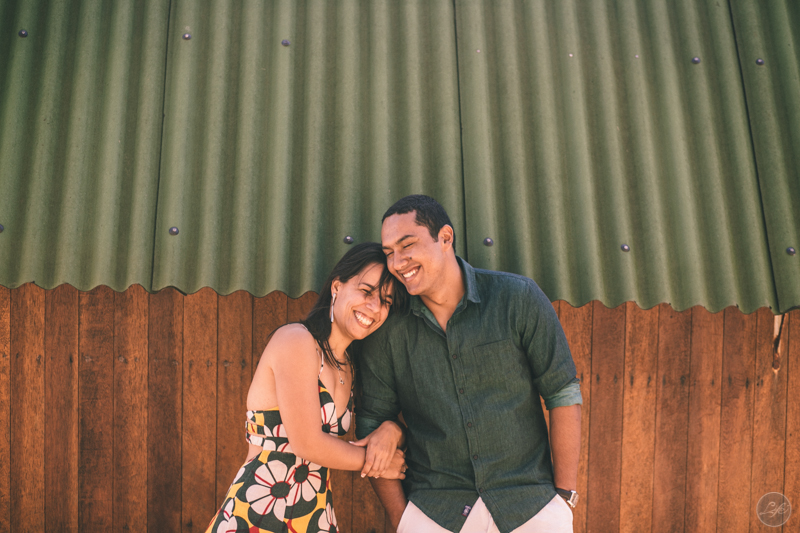 Ensaio fotografico espontâneo de casal, sessão pré casamento na praia, toque toque pequeno, noivos, bride and groom, yes i do