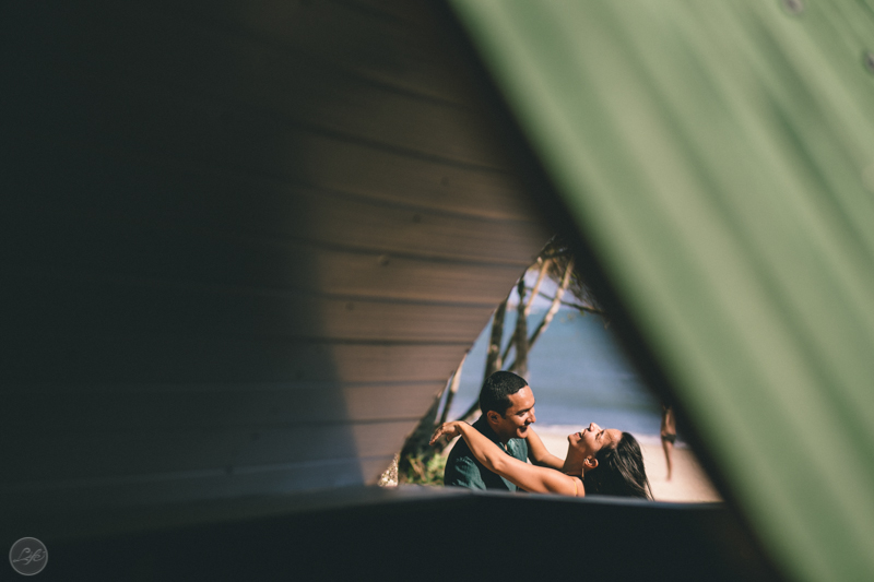 Ensaio fotografico espontâneo de casal, sessão pré casamento na praia, toque toque pequeno, noivos, bride and groom, yes i do