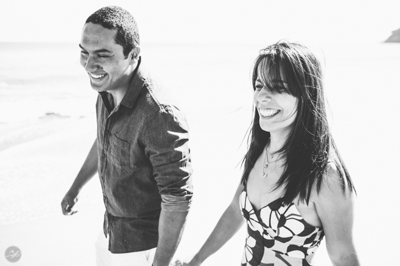 Ensaio fotografico espontâneo de casal, sessão pré casamento na praia, toque toque pequeno, noivos, bride and groom, yes i do