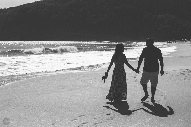 Ensaio fotografico espontâneo de casal, sessão pré casamento na praia, toque toque pequeno, noivos, bride and groom, yes i do