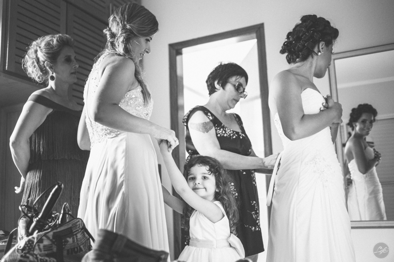 Making of bride, noiva linda, Casamento na praia, destination wedding, destination photographers, pé na areia, sonho, amor, família, toque toque pequeno, beach