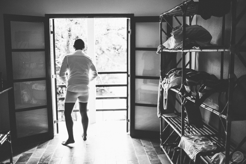 Making of groom, noivo, Casamento na praia, destination wedding, destination photographers, pé na areia, sonho, amor, família, toque toque pequeno, beach