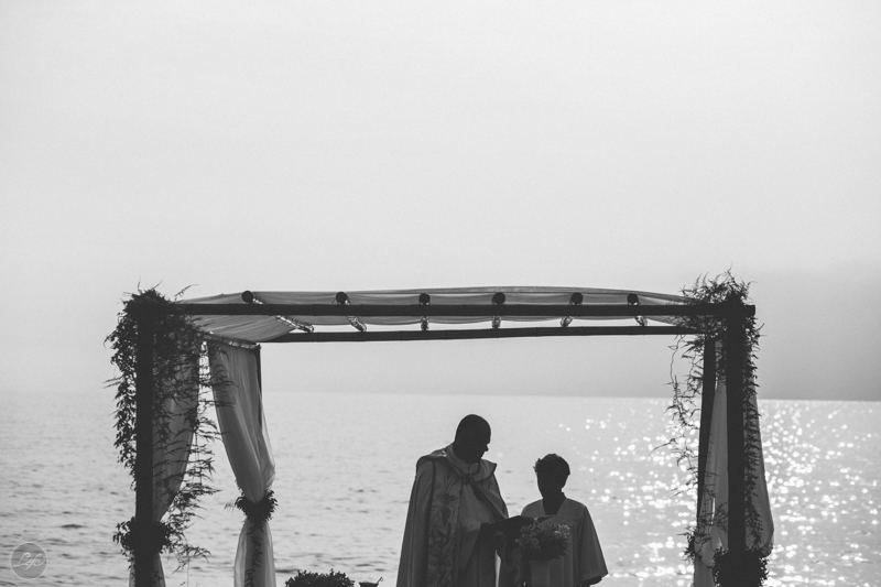 Cerimônia cristã, noivo, Casamento na praia, destination wedding, destination photographers, pé na areia, sonho, amor, família, toque toque pequeno, beach