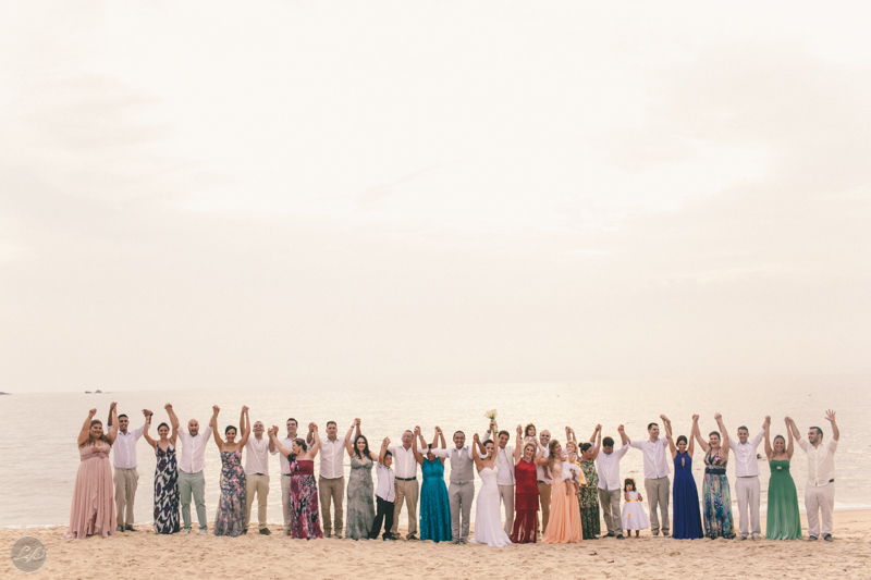 Cerimônia cristã, noivo, Casamento na praia, destination wedding, destination photographers, pé na areia, sonho, amor, família, toque toque pequeno, beach, padrinhos e madrinhas