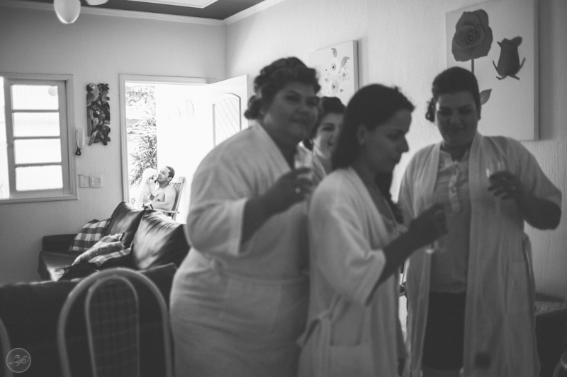 Making of bride, noiva linda, Casamento na praia, destination wedding, destination photographers, pé na areia, sonho, amor, família, toque toque pequeno, beach