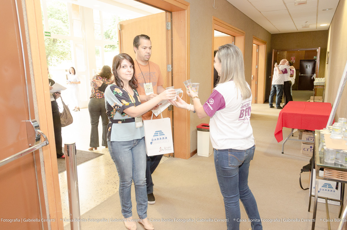 evento grupo trhoca isabela cavalheiro faculdade mackenzie caixa bonita fotografia gabriella cerretti voluntários parceiros corporativo gratuito rh recursos humanos