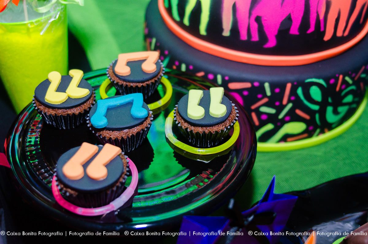 caixa bonita fotografia festa aniversário acompanhamento infantil oito anos gabriella cerretti festa balada robo de led 