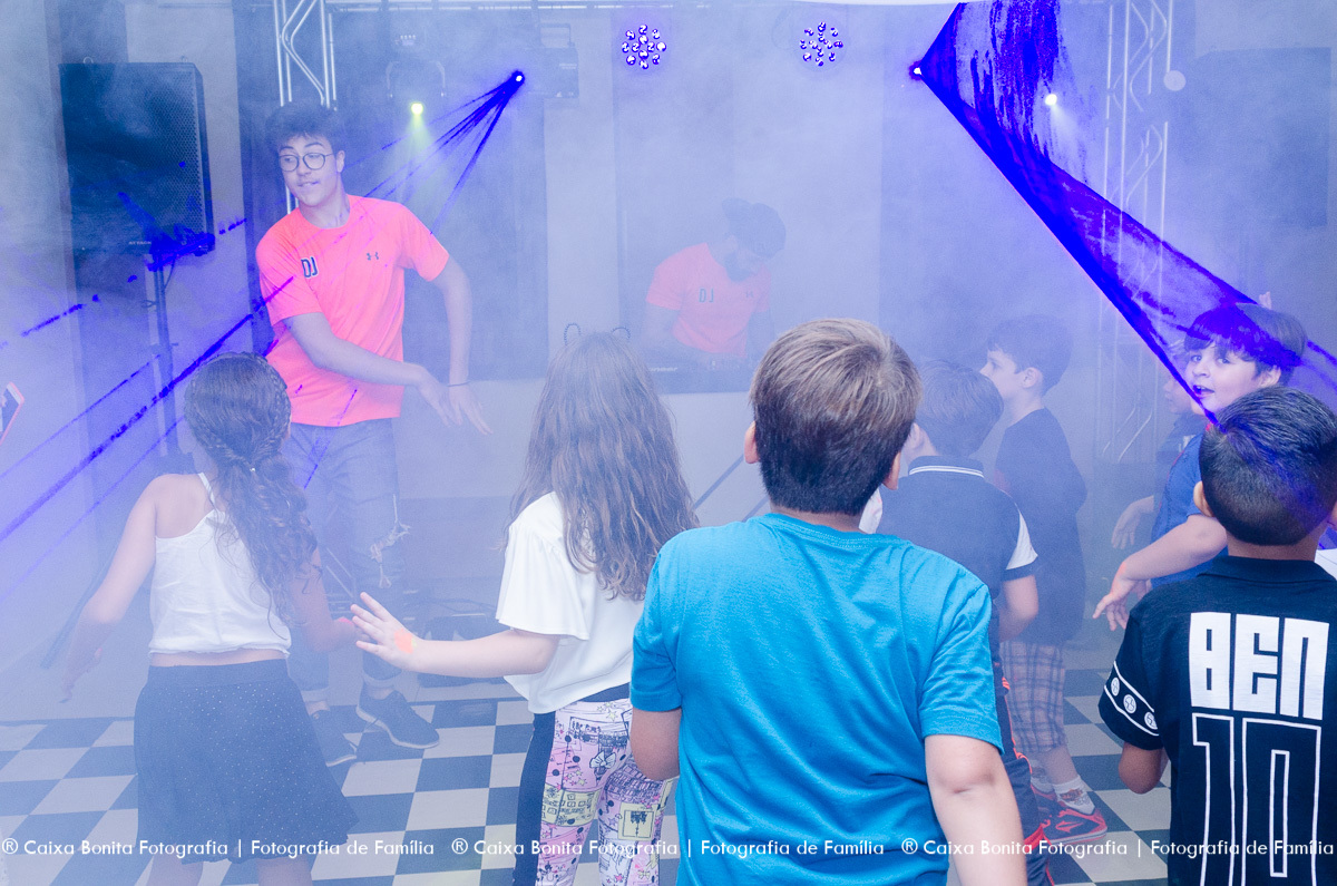 caixa bonita fotografia festa aniversário acompanhamento infantil oito anos gabriella cerretti festa balada robo de led 