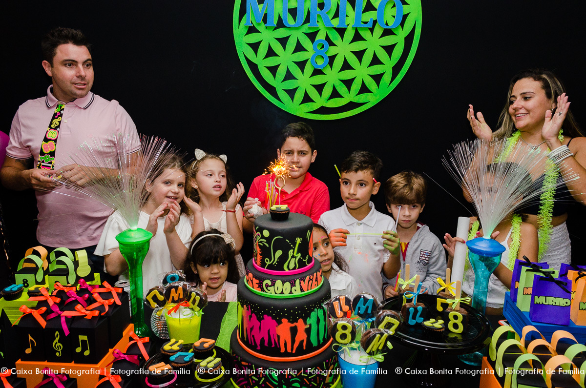 caixa bonita fotografia festa aniversário acompanhamento infantil oito anos gabriella cerretti festa balada robo de led 