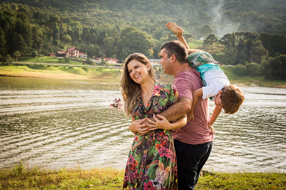 ensaio-fotográfico-de-família-brincando