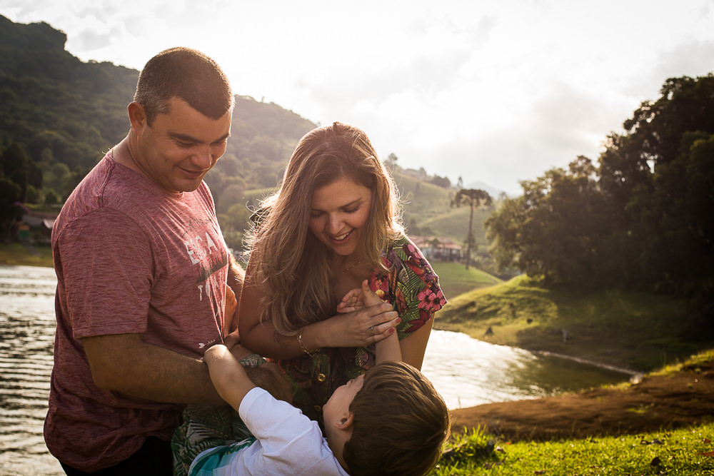 ensaio-fotográfico-de-família-brincando