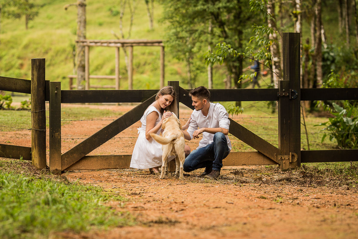 ensaio fotográfico de casal no campo - pousada rio manso - Jaraguá do sul - SC