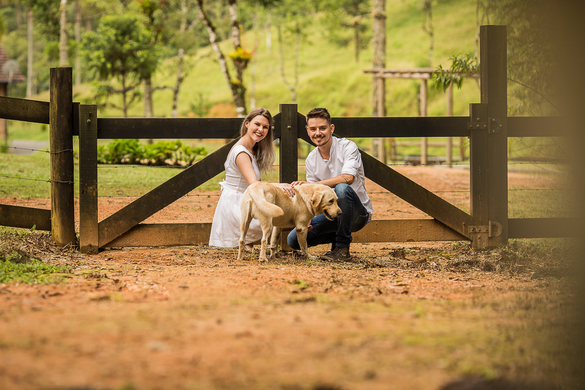 ensaio fotográfico de casal no campo - pousada rio manso - Jaraguá do sul - SC