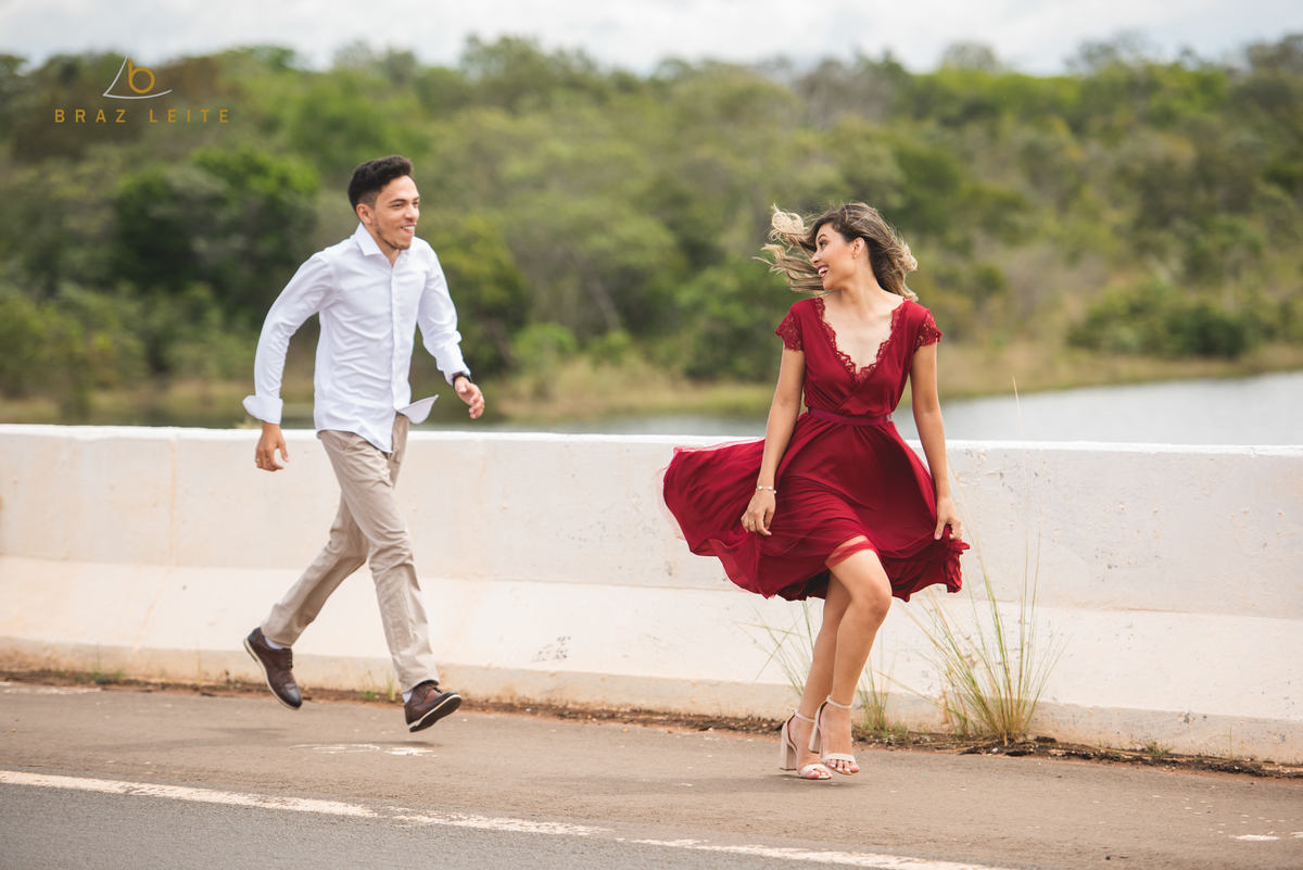 corre atras da noiva 