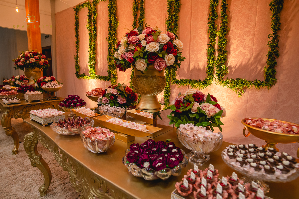 decoração da mesa do bolo