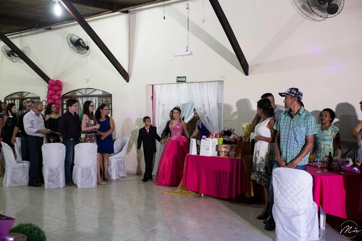 aniversario-de-15-anos-debutante-Beatriz-realizado-em-aparecida-sp-fotografado-por-marcela-nunes-fotografia