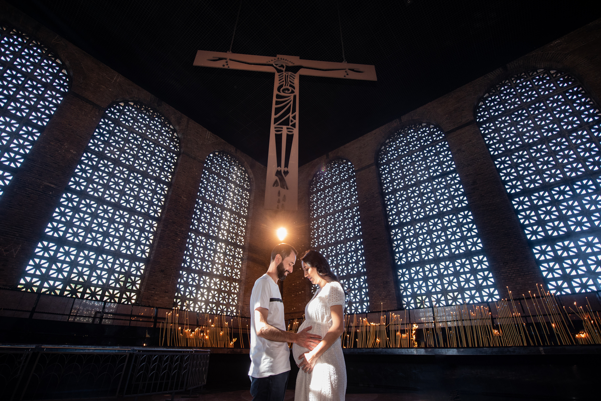 ensaio-gestante-mari-e-renato-no-santuario-nacional-aparecida-do-norte-cidade-do-romeiro