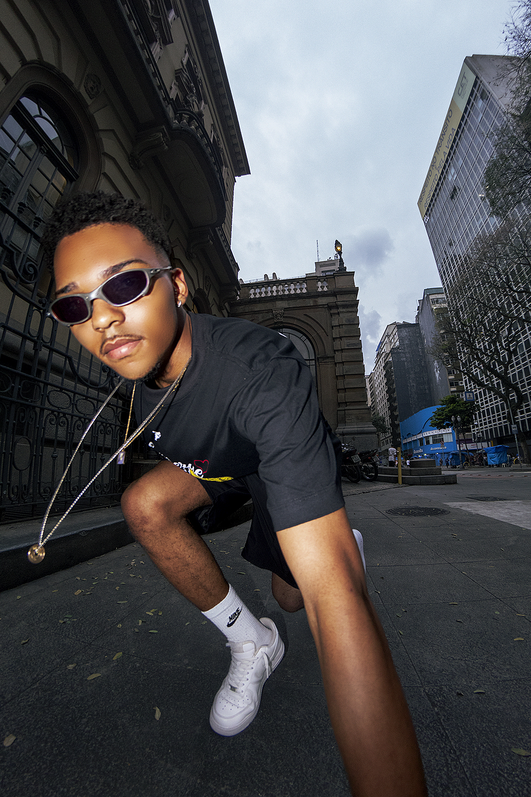 Authentic photograph representing the identity of the brand 'correrue'.