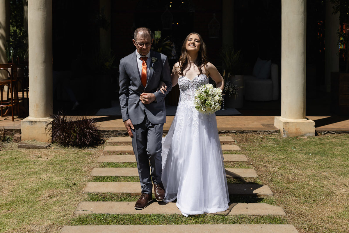 Celebração emocionante casamento intimista Elisiane e Giovani