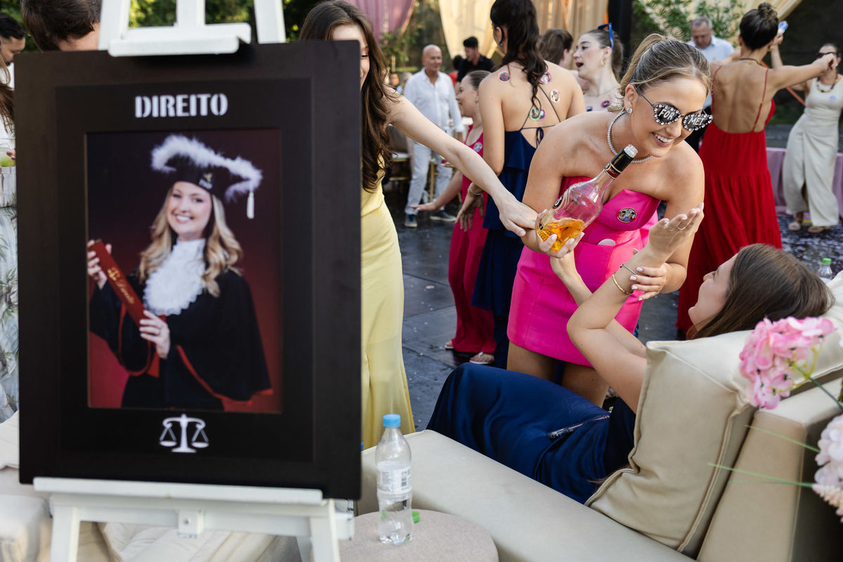 Festa animada no Complexo Perin, Formatura em Direito pela FMP