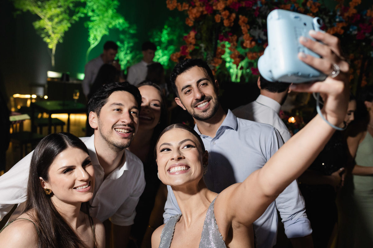 Celebração memorável da formatura de Pietra Aquino em Medicina, no Clube Comercial