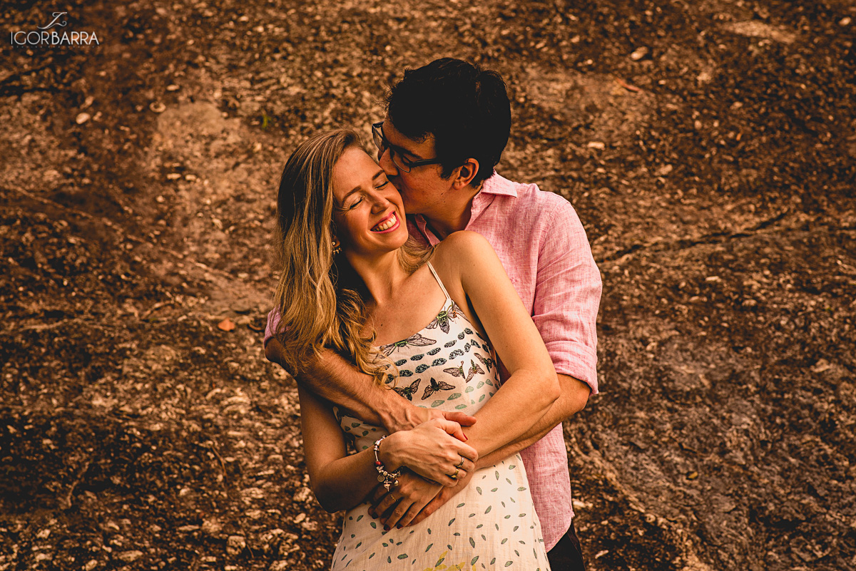 noivos felizes, fotografo em jf, jardim botanico, rio de janeiro, RJ, fotografia jf, Noiva, Casal, sessão de fotos, pré-casamento, e-session