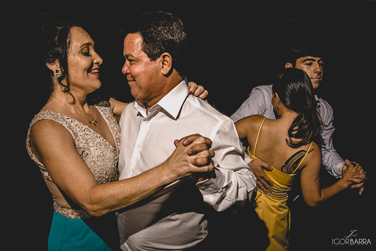Fotografo Juiz de Fora, Fotografo de casamento Juiz de Fora, Foto Noivos, Clube Sírio Libanês, Igreja  Nossa Senhora da Conceição, Benfica, vestido Brilho das noivas, juiz de fora, mg