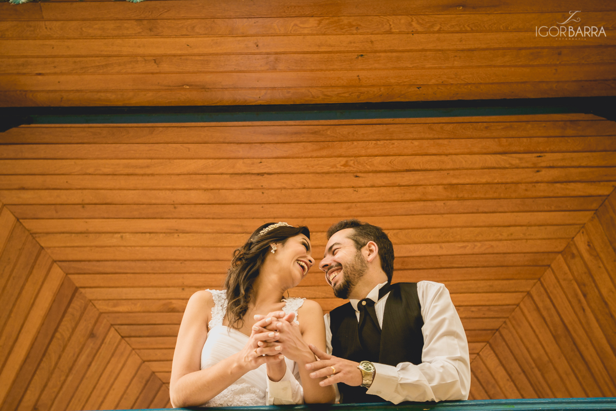 Casal de noivos, vestido de noiva, flores, trash the dress, juiz de Fora MG