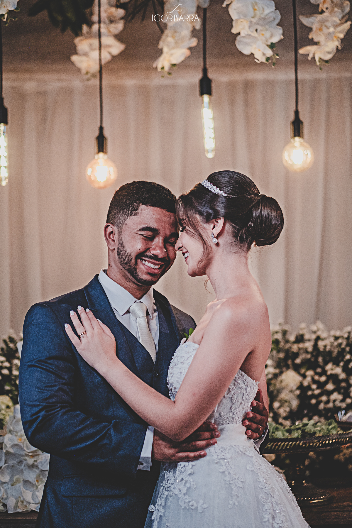 Retrato Noivos, Noiva, Noivo, vestido de casamento, Festa de Casamento Igreja São Sebastiao,  Comemorare noivas, fotografia de casamento, fotografo juiz de fora, igor barra fotografia, casamento jf, casamento juiz de fora.