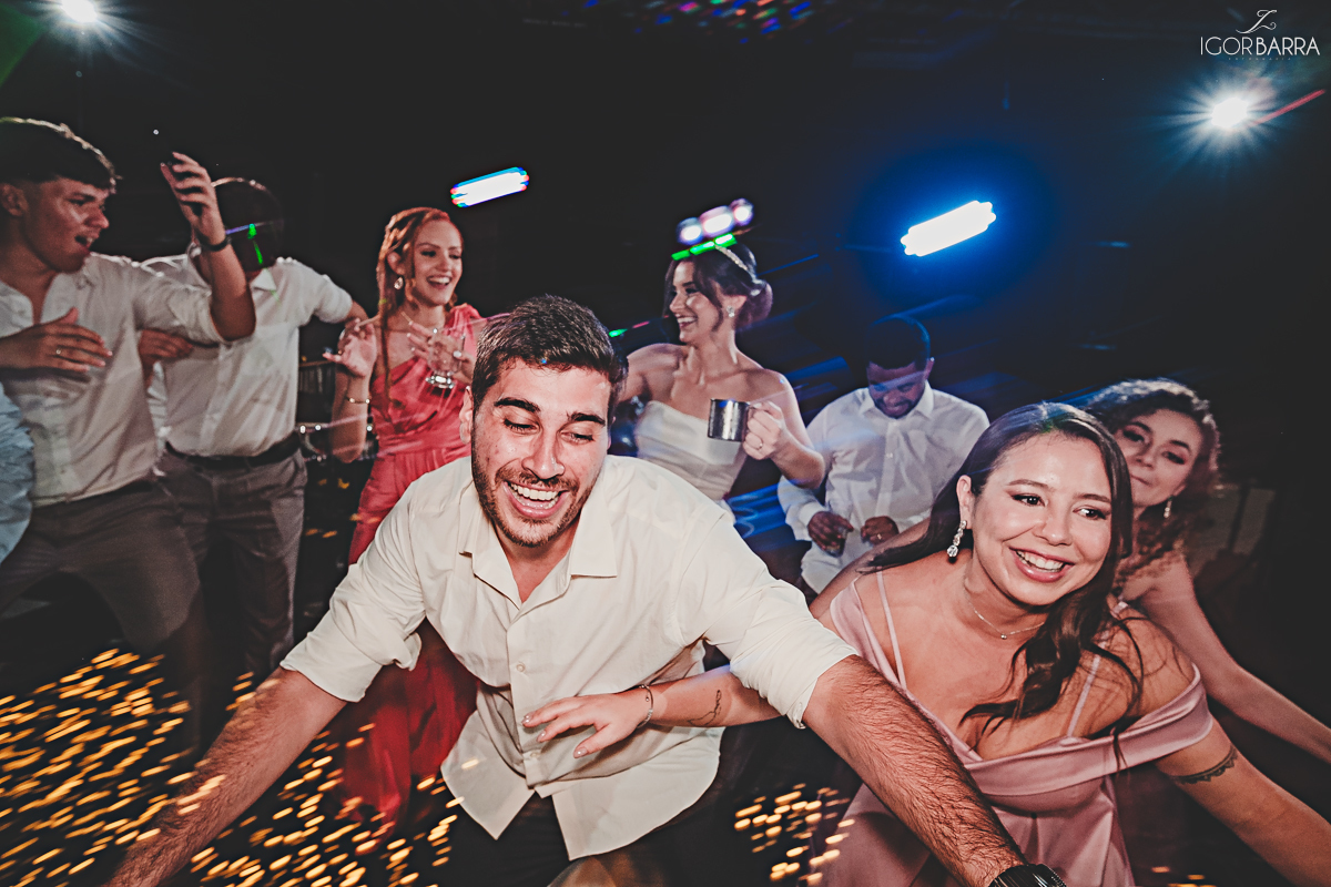 Festa de Casamento, Noiva, Noivo, vestido de casamento,  Igreja São Sebastiao,  Comemorare noivas, fotografia de casamento, fotografo juiz de fora, igor barra fotografia, casamento jf, casamento juiz de fora.