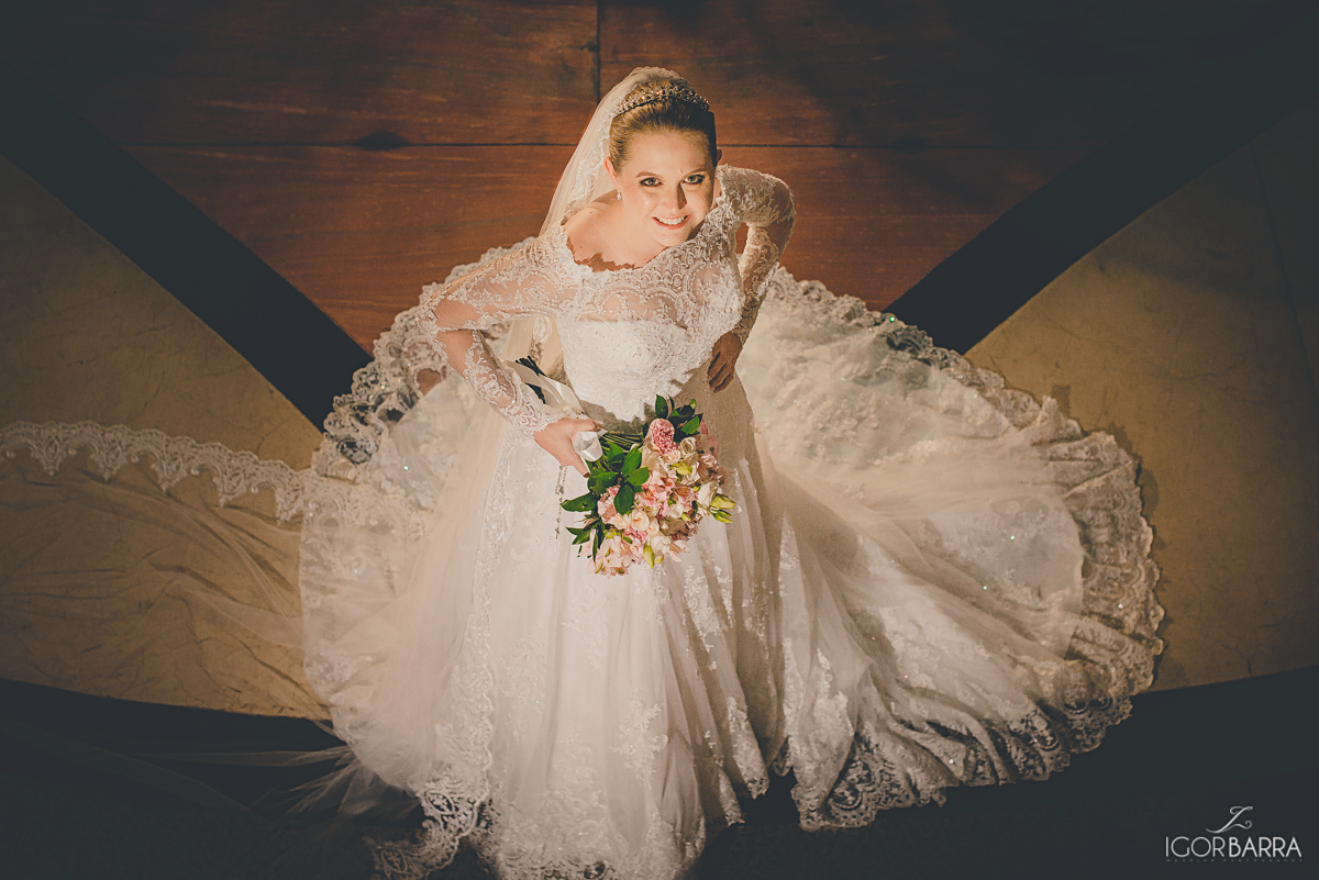 Noiva linda, foto da noiva,  making-off da noiva, hotel constantino hotel, Make da noiva, Mickaela Pereira maquiadora, Rachel Rocha cabelo, veu de noiva jf 