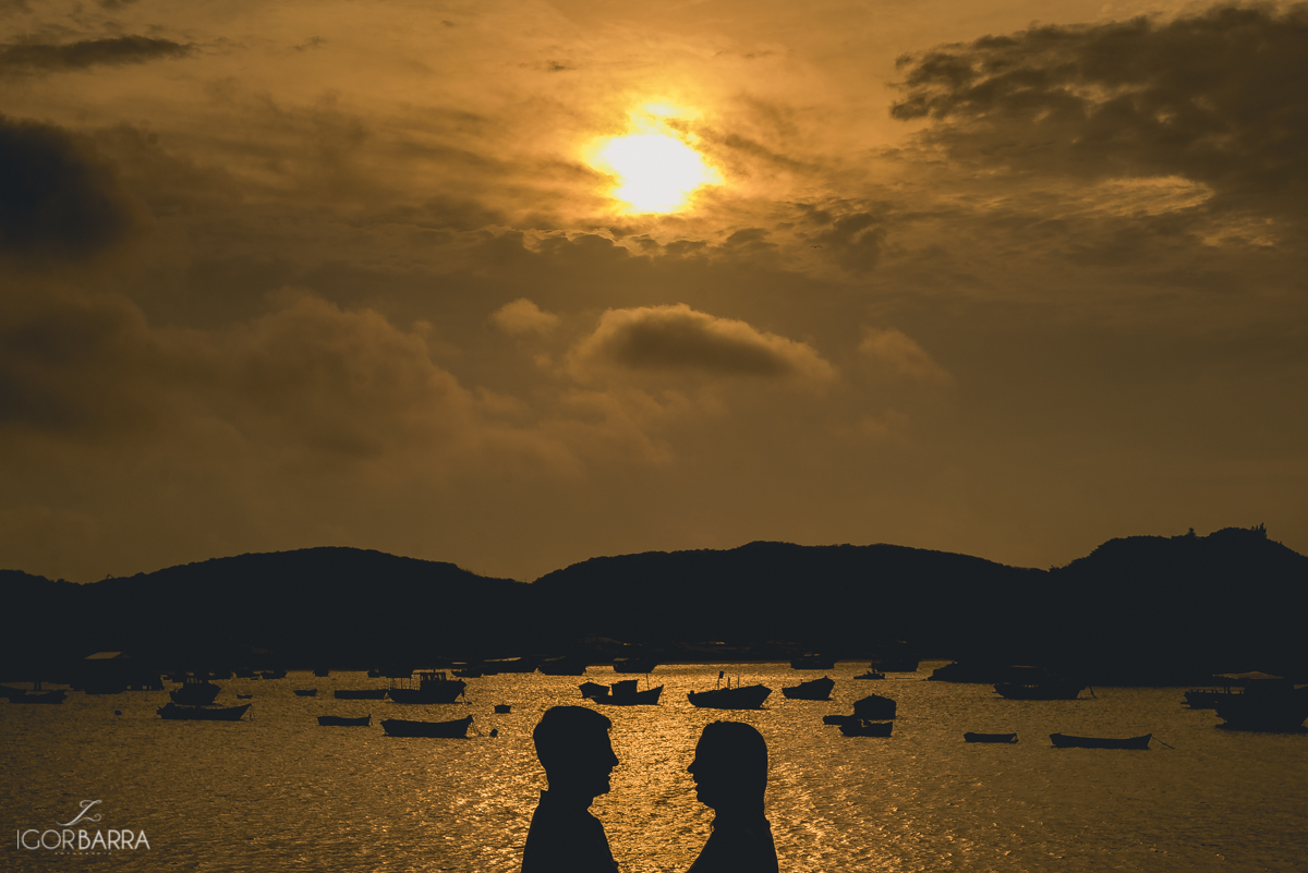 Casal de Noivos silhueta, Fotos na praia, Fotos no pontal do atalaia, Amor, Arraial do Cabo, Buzios RJ