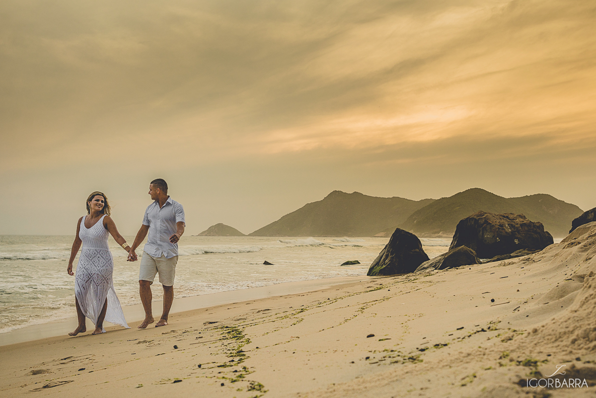 Esession, praia, fotos,  noivos, pre wedding, pre casamento, beach, grumari, riodejaneiro, rj, igor barra, fotografo de casamento rj, fotografo de casamento mg, fotografo de casamento juiz de fora