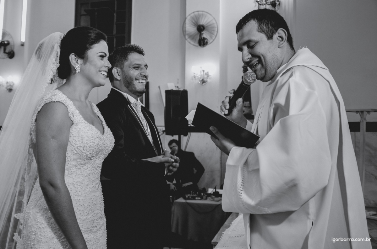 Casal de noivos, Padre pierre, Casamento Ana e Marcelo, Igreja São José, Espaço Rhema, juiz de fora, MG