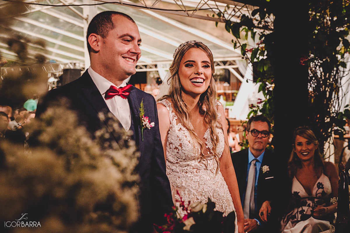 Noiva, Noivo, Emoção da nnoiva, Risadas dos noivos, vestido de noiva, casamento de dia, Chateau Bouganville, Juiz de Fora, Matias Barbosa, igor barra