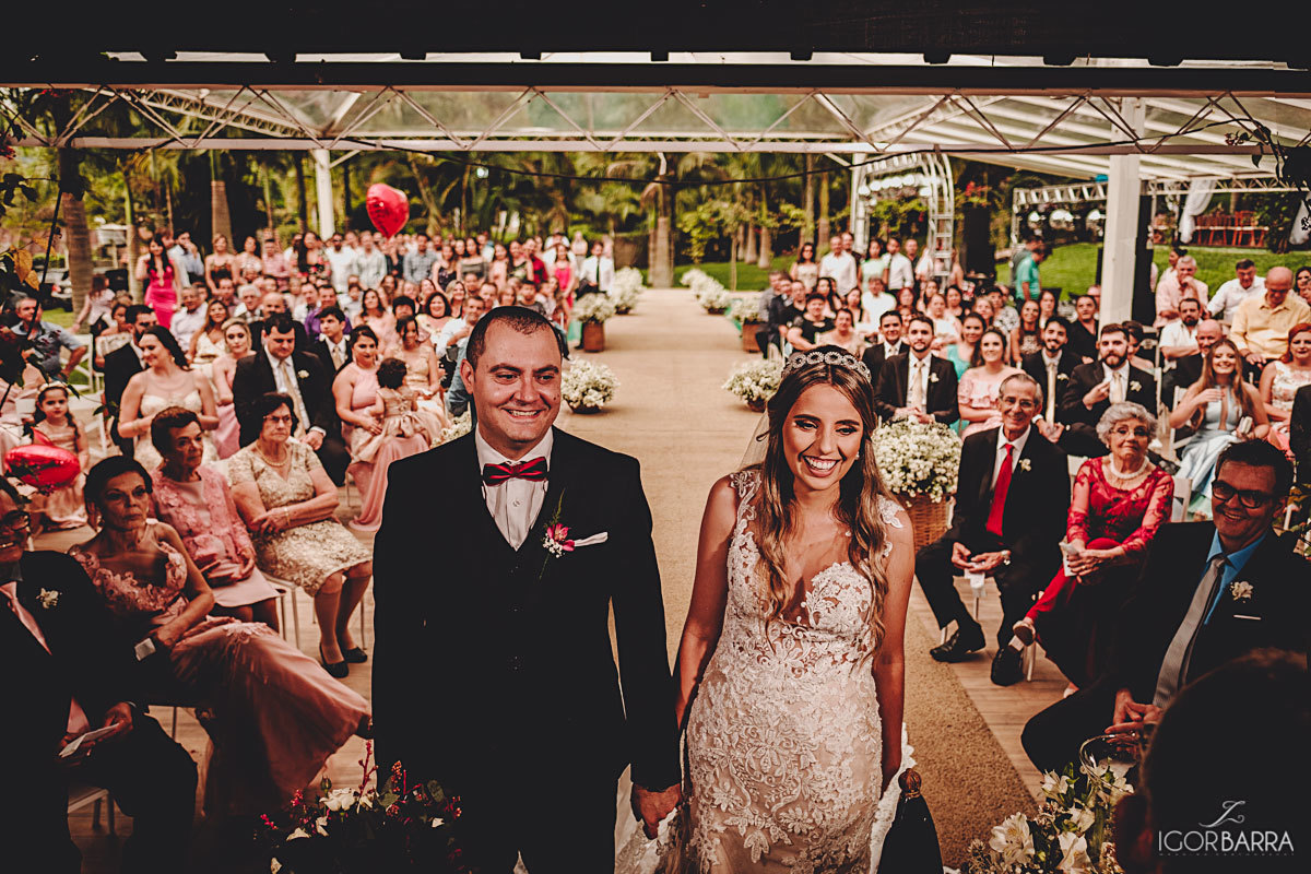 Noiva, Noivo, Emoção da nnoiva, Risadas dos noivos, vestido de noiva, casamento de dia, Chateau Bouganville, Juiz de Fora, Matias Barbosa, igor barra