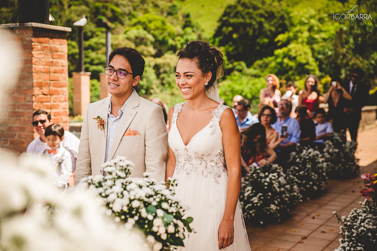 Noiva, noivo, emocionados, altar, cerimonia, ao ar livre, Fazenda, pedaco do ceu, itamonte, minas gerais, igor barra, fotografo igor barra
