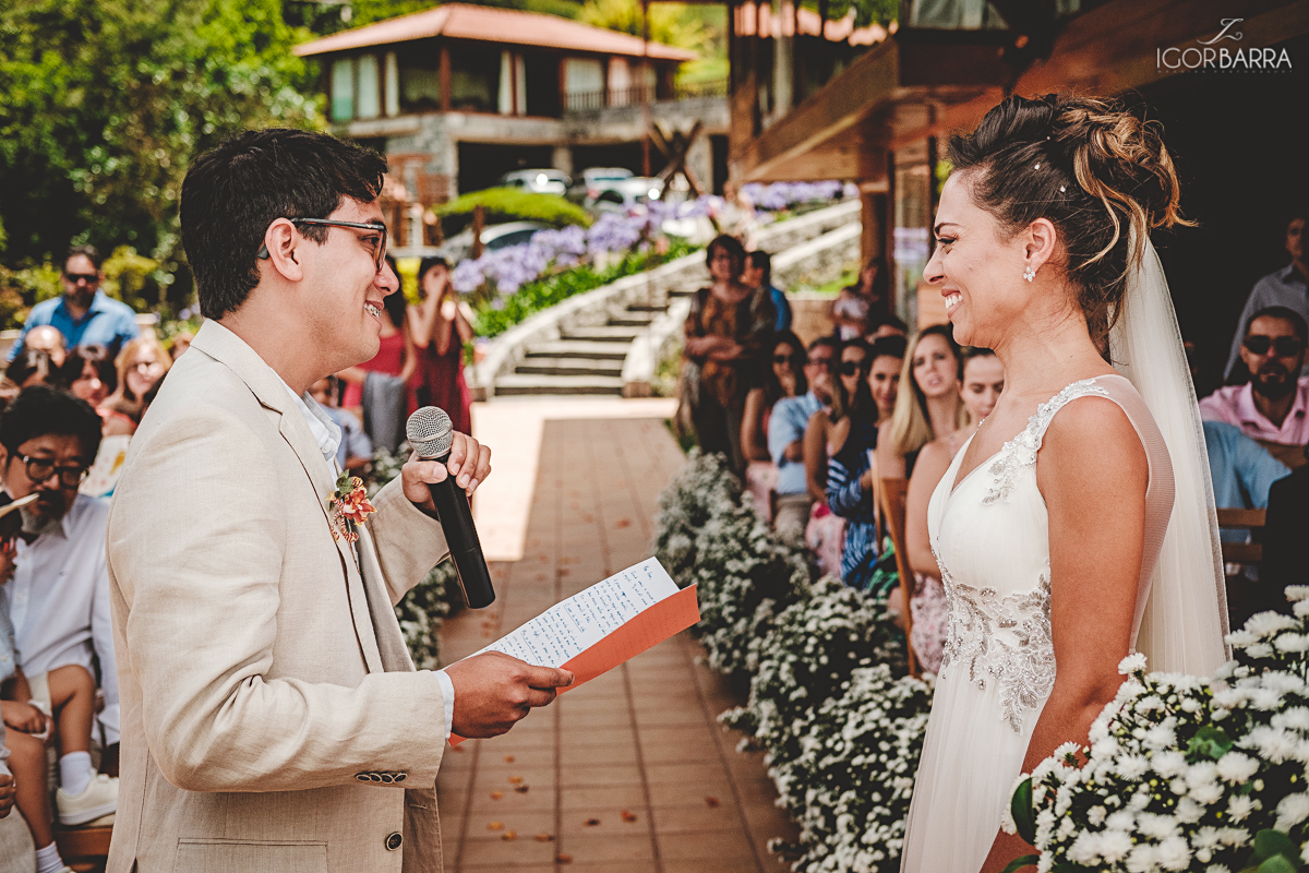 Noiva, noivo, emocionados, altar, cerimonia, ao ar livre, Fazenda, pedaco do ceu, itamonte, minas gerais, igor barra, fotografo igor barra