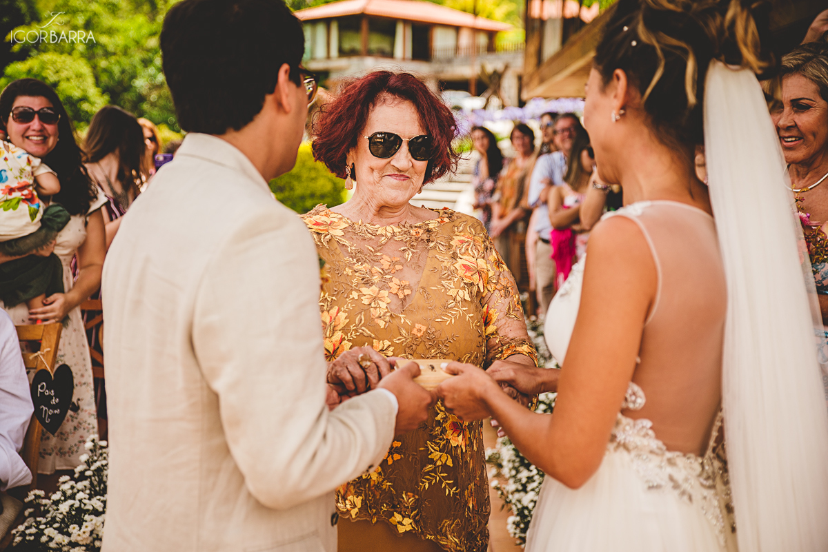 Noiva, noivo, emocionados, altar, cerimonia, ao ar livre, Fazenda, pedaco do ceu, itamonte, minas gerais, igor barra, fotografo igor barra