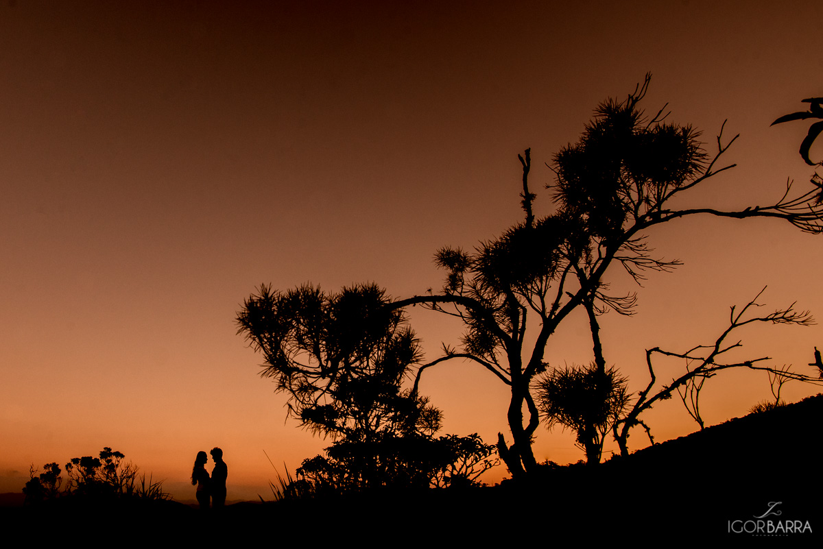 noivos, fotos, casal, casamento, namorando, felizes, parque, ponte,  por do sol, céu, fim de tarde, ibitipoca, mg