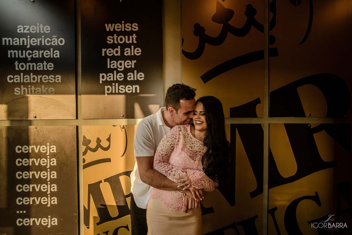 Fotografia, pré-casamento, noivos, casal, amor, parede, cerveja, artesanal, pizza, MR, Tugas, Juiz de fora, MG