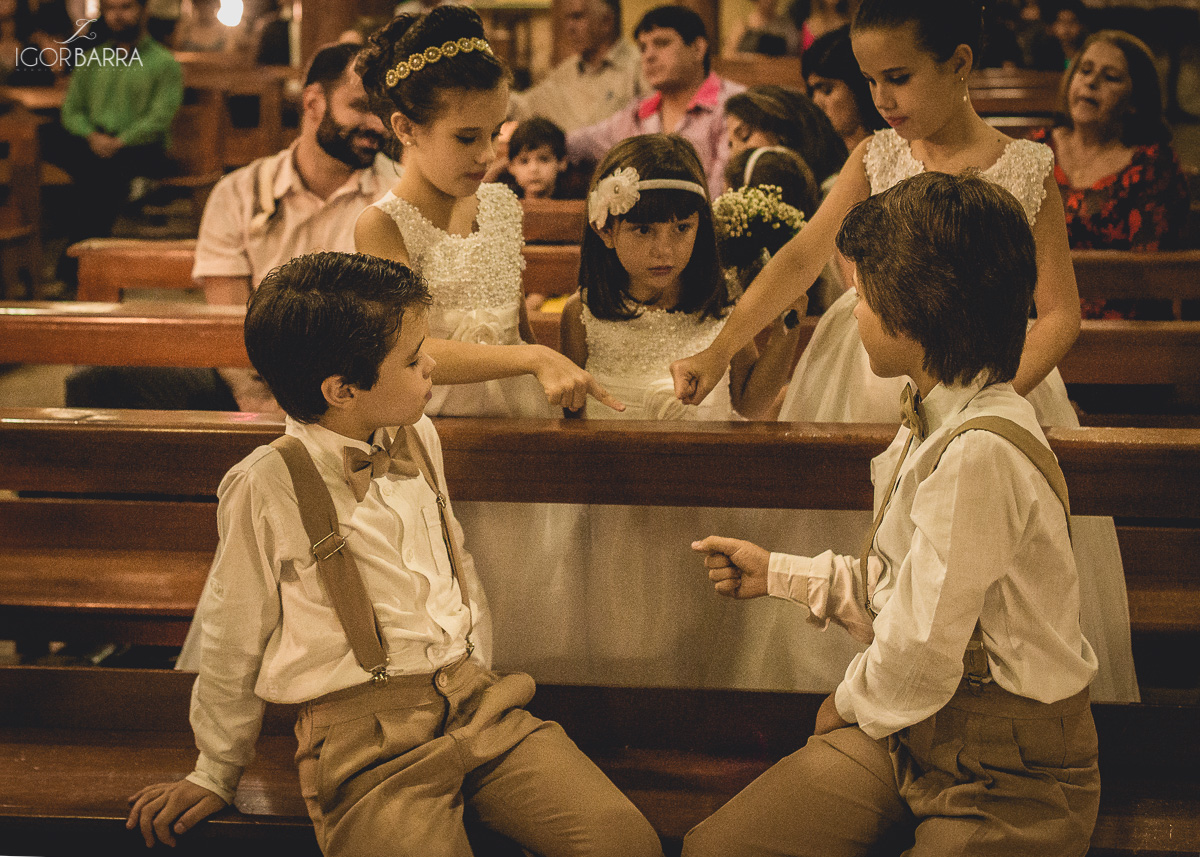 Casamento na Igreja São Sebastião, pajens e daminhas, pajens brincando, Flavia e Paulo, Juiz de Fora - MG