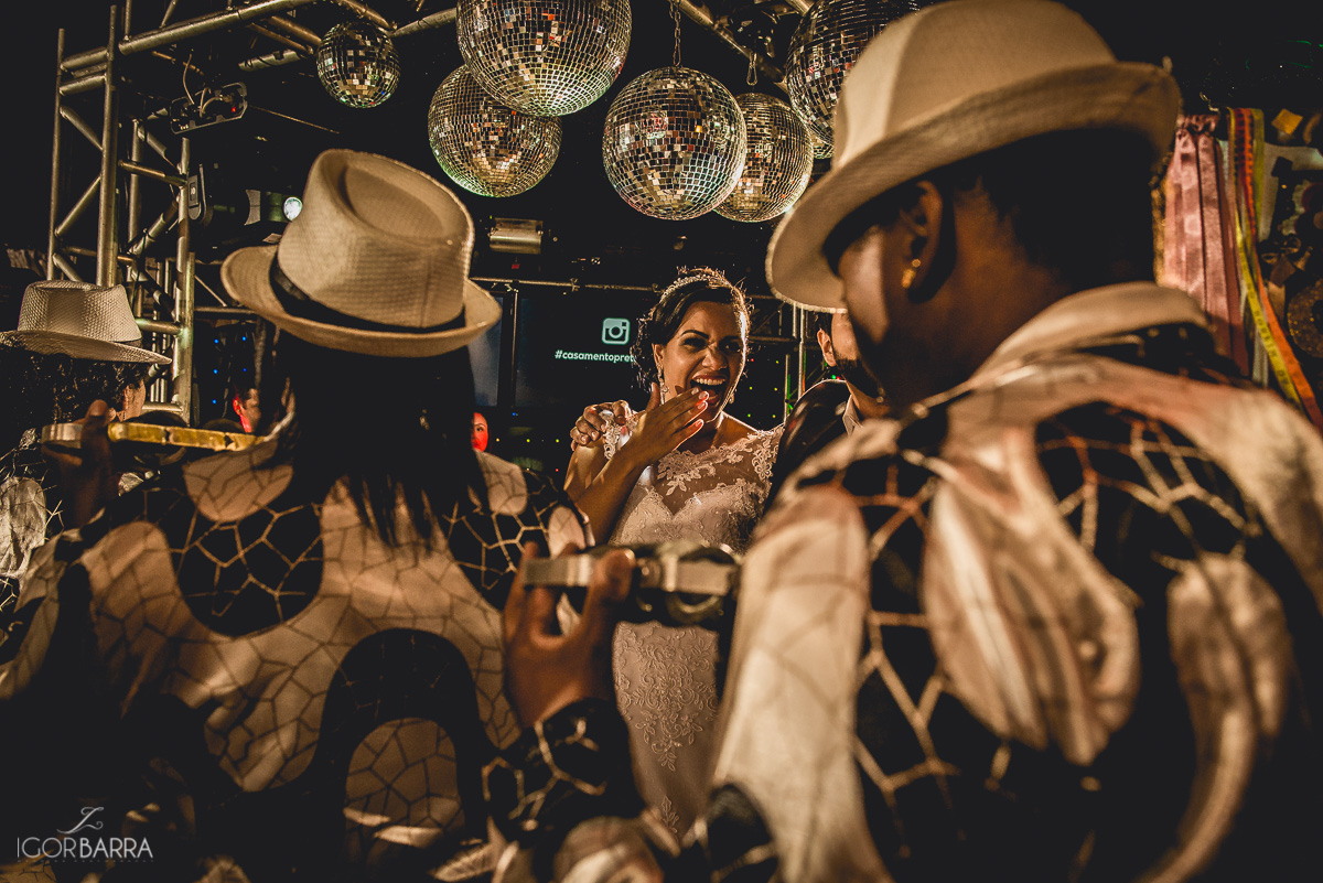 Emoção, Bateria de escola de samba,Recepção no Mangarito, Casamento na Igreja São Sebastião, Flavia e Paulo, Juiz de Fora - MG,