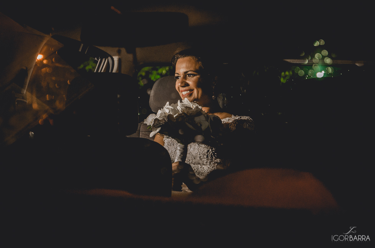 Casamento na Igreja São Sebastião, noiva no carro, Flavia e Paulo, Juiz de Fora - MG