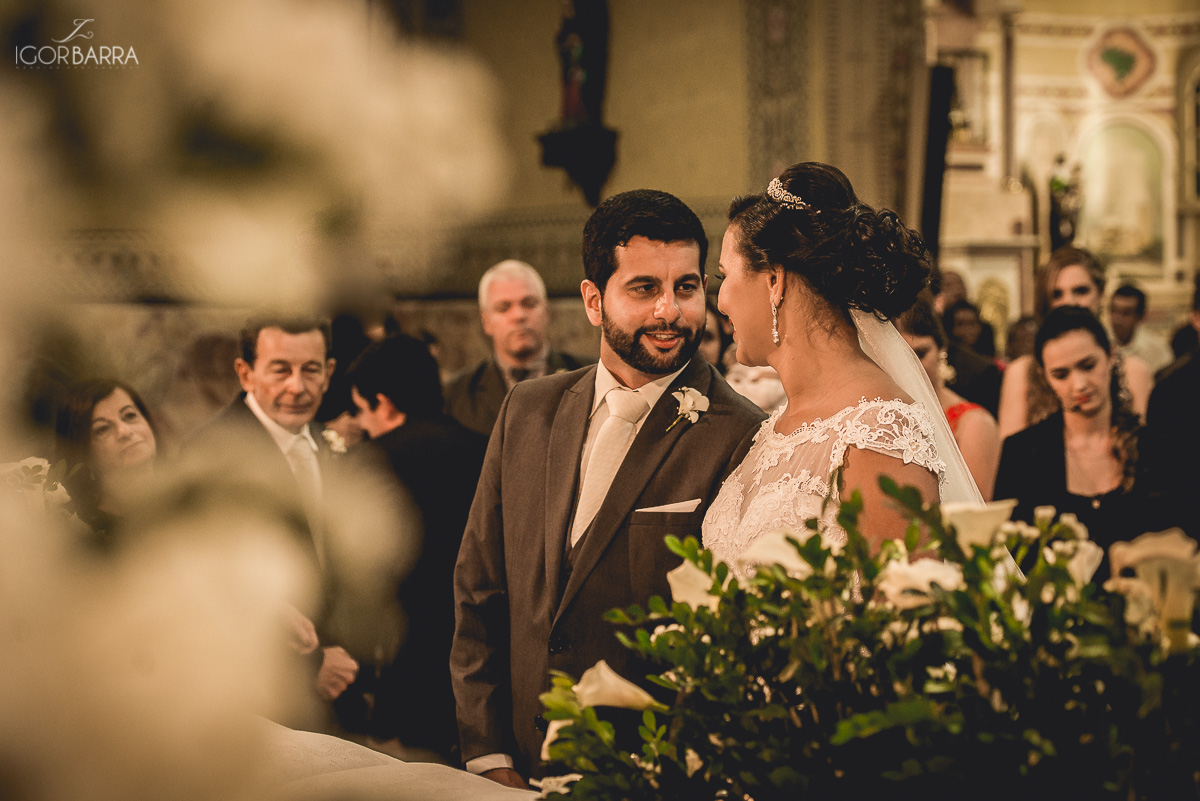 Noiva e noivo no altar, Casamento na Igreja São Sebastião, Flavia e Paulo, Juiz de Fora - MG